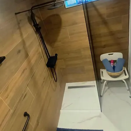 Modern In Castle Harbour 公寓