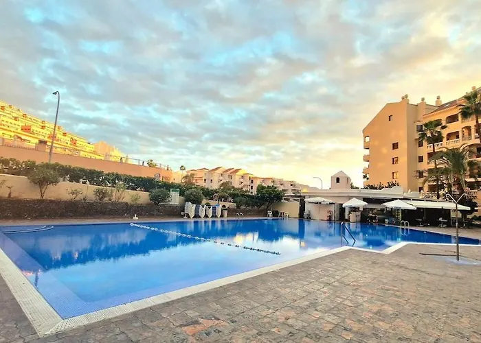 Modern In Castle Harbour 로스크리스티아노스